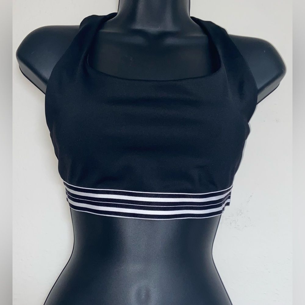 Athleta Woman’s Black and White Striped Athletic Work Out sports bra Size M